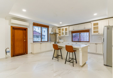 4 Bedroom Serviced Apartment For Rent - BKK1, Phnom Penh thumbnail