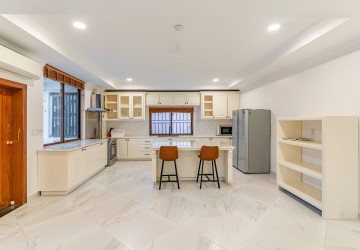 4 Bedroom Serviced Apartment For Rent - BKK1, Phnom Penh thumbnail