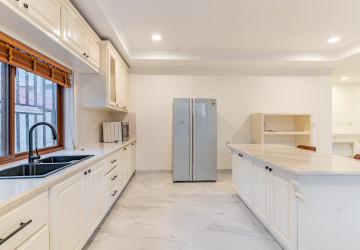 4 Bedroom Serviced Apartment For Rent - BKK1, Phnom Penh thumbnail