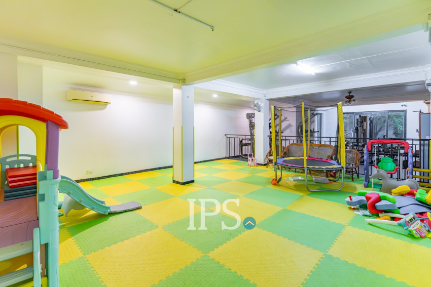 4 Bedroom Serviced Apartment For Rent - BKK1, Phnom Penh