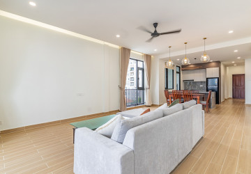 3 Bedroom Serviced Apartment For Rent - Tonle Bassac, Phnom Penh thumbnail