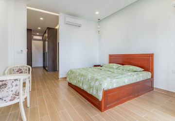 3 Bedroom Serviced Apartment For Rent - Tonle Bassac, Phnom Penh thumbnail