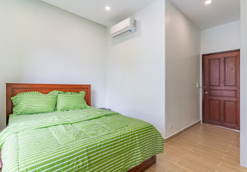 3 Bedroom Serviced Apartment For Rent - Tonle Bassac, Phnom Penh thumbnail