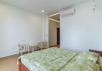 3 Bedroom Serviced Apartment For Rent - Tonle Bassac, Phnom Penh thumbnail