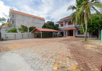 5 Bedroom Commercial Villa For Rent - Sala Kamreuk, Siem Reap thumbnail
