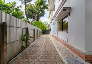 5 Bedroom Commercial Villa For Rent - Sala Kamreuk, Siem Reap thumbnail