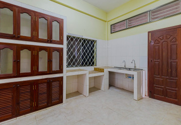 5 Bedroom Commercial Villa For Rent - Sala Kamreuk, Siem Reap thumbnail