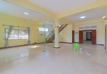 5 Bedroom Commercial Villa For Rent - Sala Kamreuk, Siem Reap thumbnail