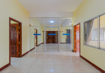 5 Bedroom Commercial Villa For Rent - Sala Kamreuk, Siem Reap thumbnail