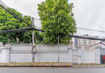5 Bedroom Villa For Rent - BKK1, Phnom Penh thumbnail