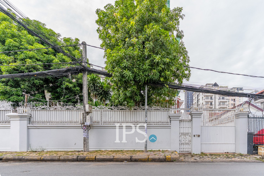 5 Bedroom Villa For Rent - BKK1, Phnom Penh