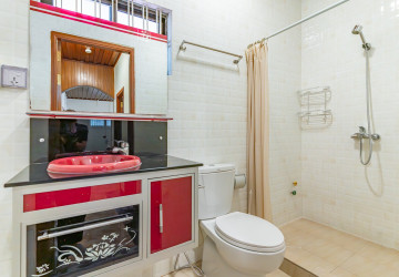 5 Bedroom Villa For Rent - BKK1, Phnom Penh thumbnail