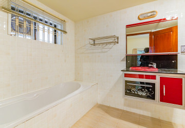 5 Bedroom Villa For Rent - BKK1, Phnom Penh thumbnail