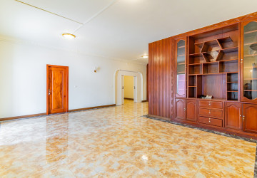 5 Bedroom Villa For Rent - BKK1, Phnom Penh thumbnail