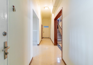 5 Bedroom Villa For Rent - BKK1, Phnom Penh thumbnail