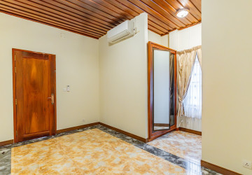 5 Bedroom Villa For Rent - BKK1, Phnom Penh thumbnail