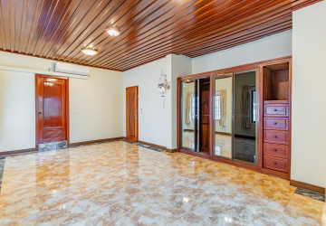 5 Bedroom Villa For Rent - BKK1, Phnom Penh thumbnail