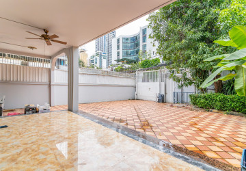 5 Bedroom Villa For Rent - BKK1, Phnom Penh thumbnail