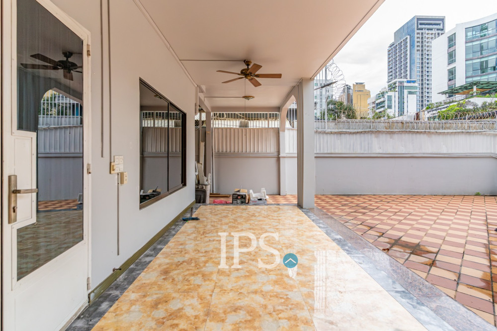 5 Bedroom Villa For Rent - BKK1, Phnom Penh - Image 36