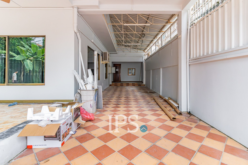 5 Bedroom Villa For Rent - BKK1, Phnom Penh - Image 39