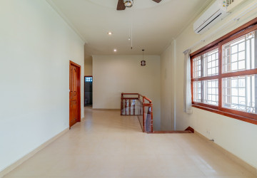 4 Bedroom Villa For Rent - BKK1, Phnom Penh thumbnail