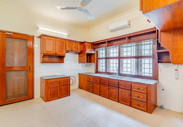 4 Bedroom Villa For Rent - BKK1, Phnom Penh thumbnail