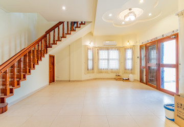 4 Bedroom Villa For Rent - BKK1, Phnom Penh thumbnail