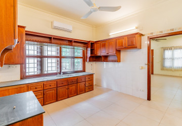 4 Bedroom Villa For Rent - BKK1, Phnom Penh thumbnail