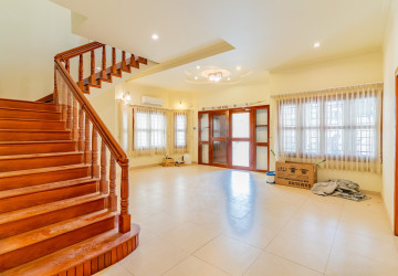 4 Bedroom Villa For Rent - BKK1, Phnom Penh thumbnail