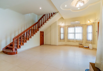 4 Bedroom Villa For Rent - BKK1, Phnom Penh thumbnail