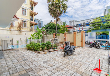 4 Bedroom Villa For Rent - BKK1, Phnom Penh thumbnail