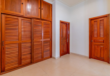 4 Bedroom Villa For Rent - BKK1, Phnom Penh thumbnail