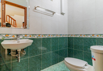 4 Bedroom Villa For Rent - BKK1, Phnom Penh thumbnail