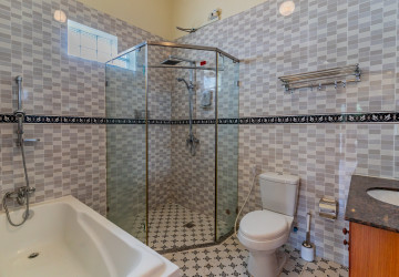 4 Bedroom Villa For Rent - BKK1, Phnom Penh thumbnail