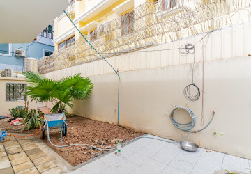 4 Bedroom Villa For Rent - BKK1, Phnom Penh thumbnail