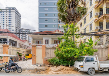 4 Bedroom Villa For Rent - BKK1, Phnom Penh thumbnail