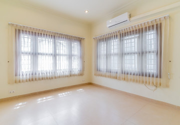 4 Bedroom Villa For Rent - BKK1, Phnom Penh thumbnail