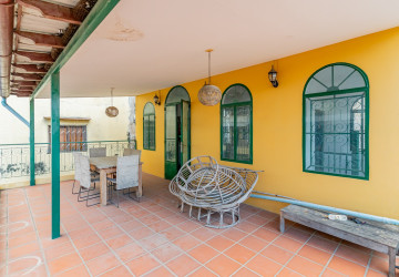 Renovated 3 Bedroom Apartment For Rent - Phsar Kandal 1, Phnom Penh thumbnail