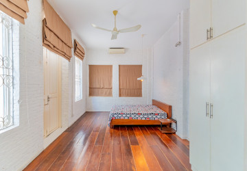 Renovated 5 Bedroom Apartment For Rent - Phsar Kandal 1, Phnom Penh thumbnail
