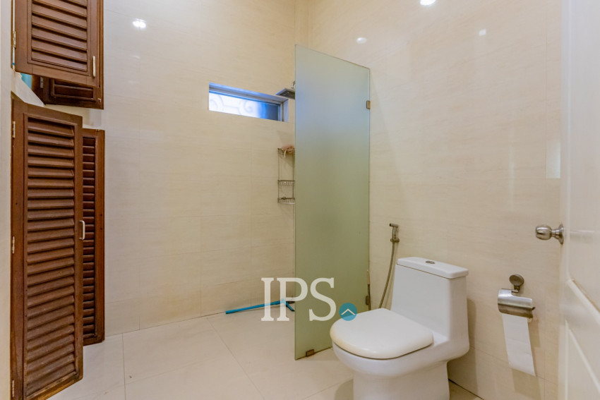 Renovated 5 Bedroom Apartment For Rent - Phsar Kandal 1, Phnom Penh