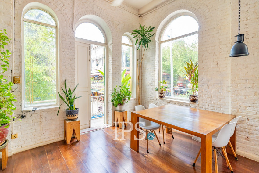 Renovated 5 Bedroom Apartment For Rent - Phsar Kandal 1, Phnom Penh