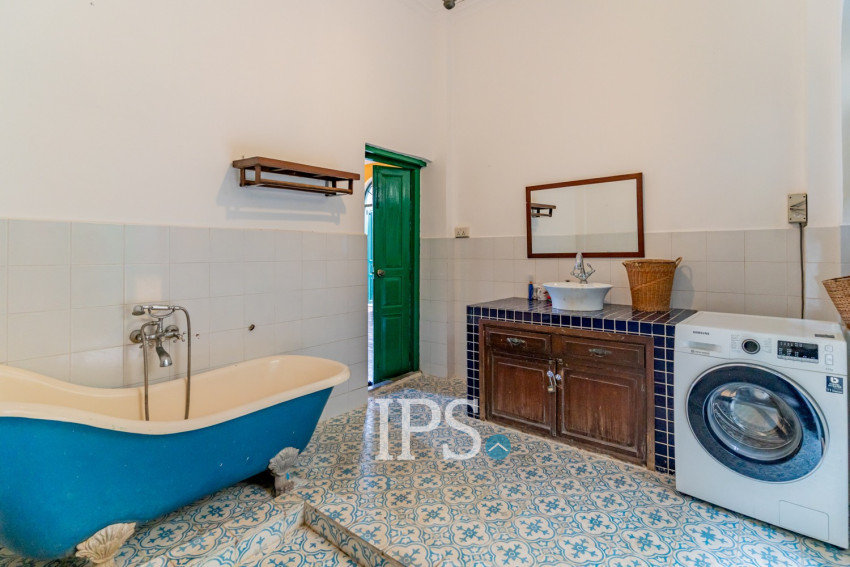 Renovated 5 Bedroom Apartment For Rent - Phsar Kandal 1, Phnom Penh