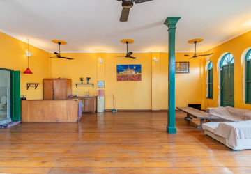 Renovated 5 Bedroom Apartment For Rent - Phsar Kandal 1, Phnom Penh thumbnail