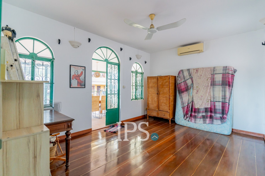 Renovated 5 Bedroom Apartment For Rent - Phsar Kandal 1, Phnom Penh