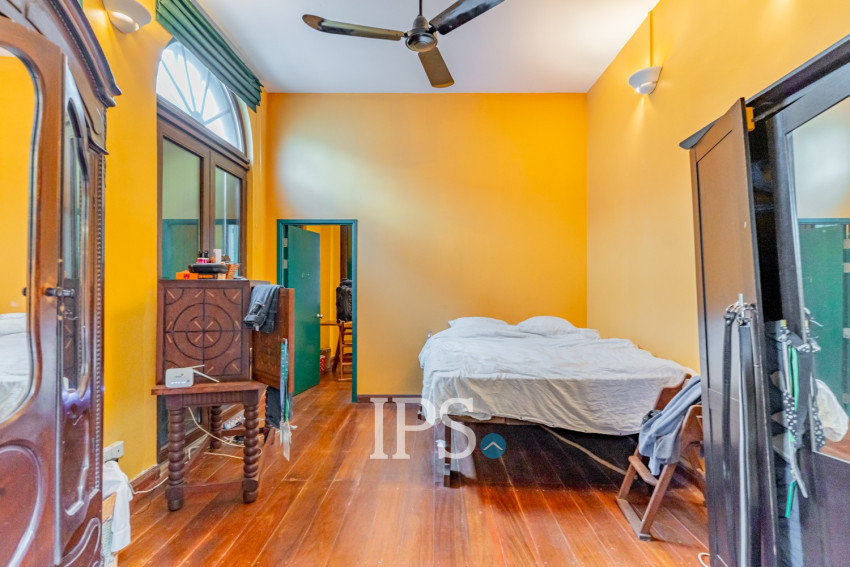 Renovated 5 Bedroom Apartment For Rent - Phsar Kandal 1, Phnom Penh
