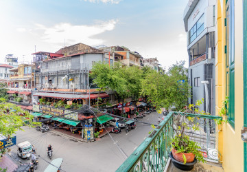 Renovated 5 Bedroom Apartment For Rent - Phsar Kandal 1, Phnom Penh thumbnail