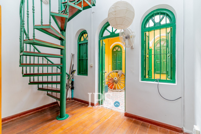 Renovated 5 Bedroom Apartment For Rent - Phsar Kandal 1, Phnom Penh