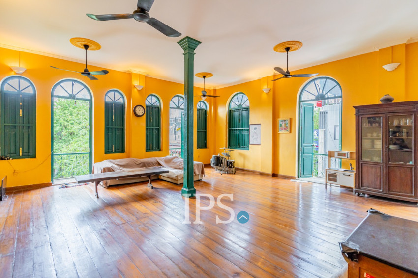 Renovated 5 Bedroom Apartment For Rent - Phsar Kandal 1, Phnom Penh