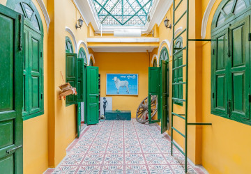 Renovated 5 Bedroom Apartment For Rent - Phsar Kandal 1, Phnom Penh thumbnail