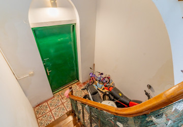 Renovated 5 Bedroom Apartment For Rent - Phsar Kandal 1, Phnom Penh thumbnail